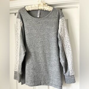 Flora Nikkrooz Soft Top with Lace on Sleeves XL